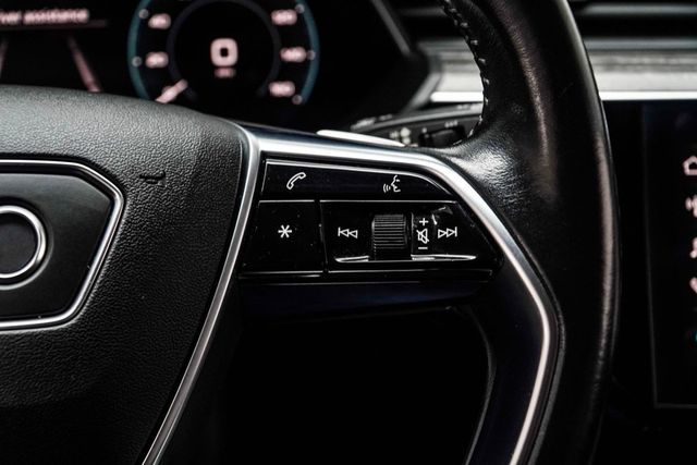2021 Audi e-tron Premium quattro - 23068660 - 32