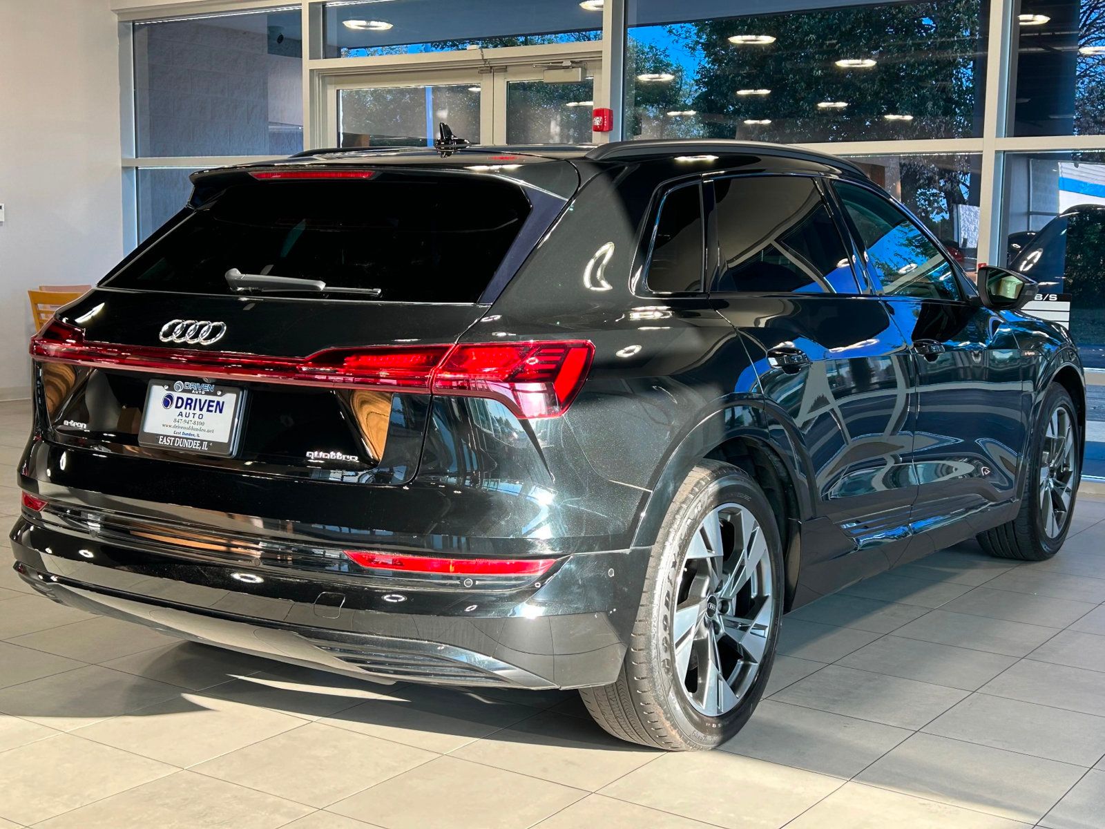 2021 Audi e-tron Premium photo 10