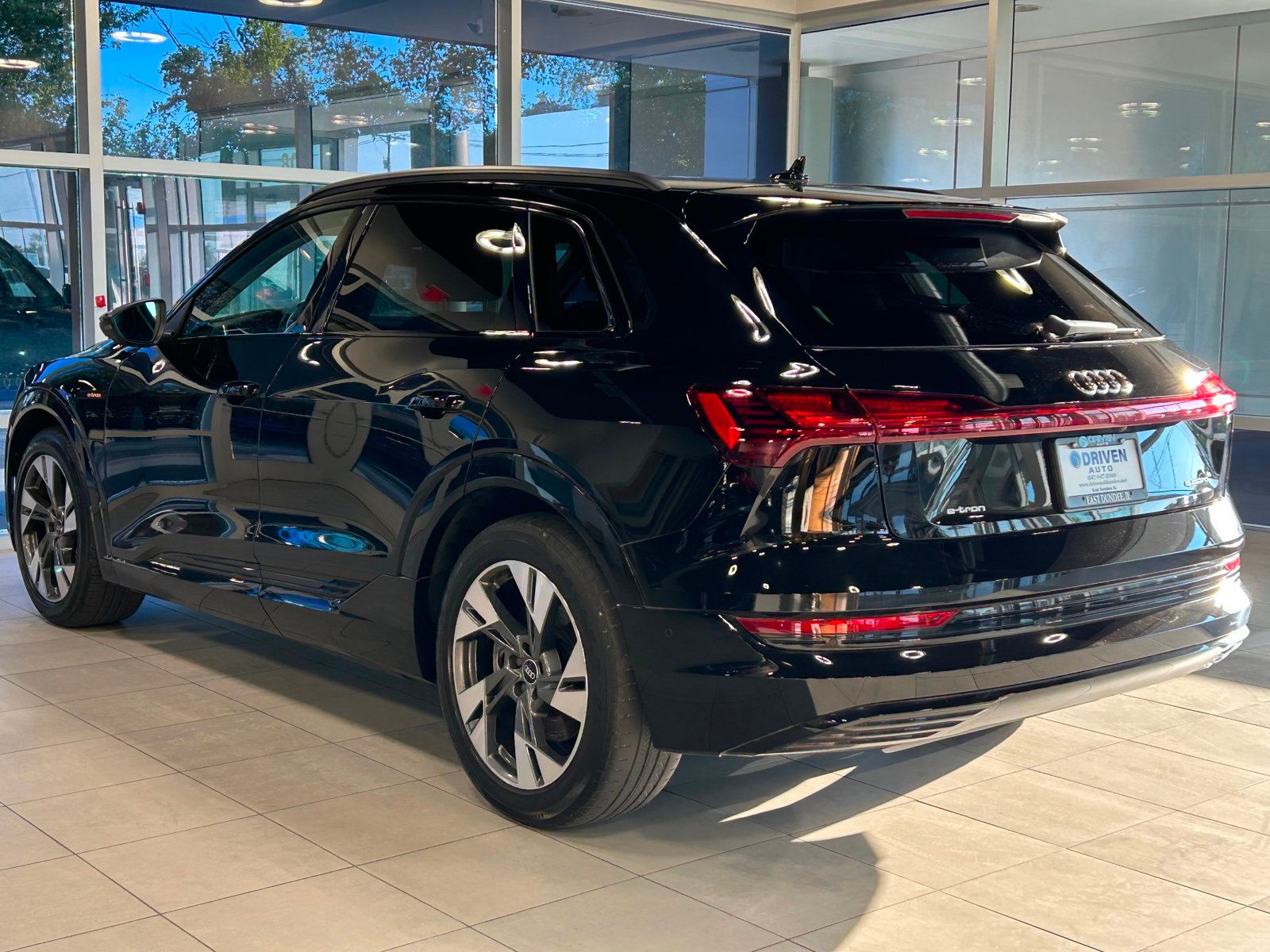 2021 Audi e-tron Premium photo 12