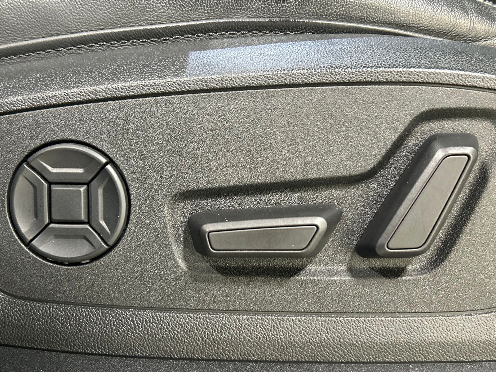 2021 Audi e-tron Premium photo 18