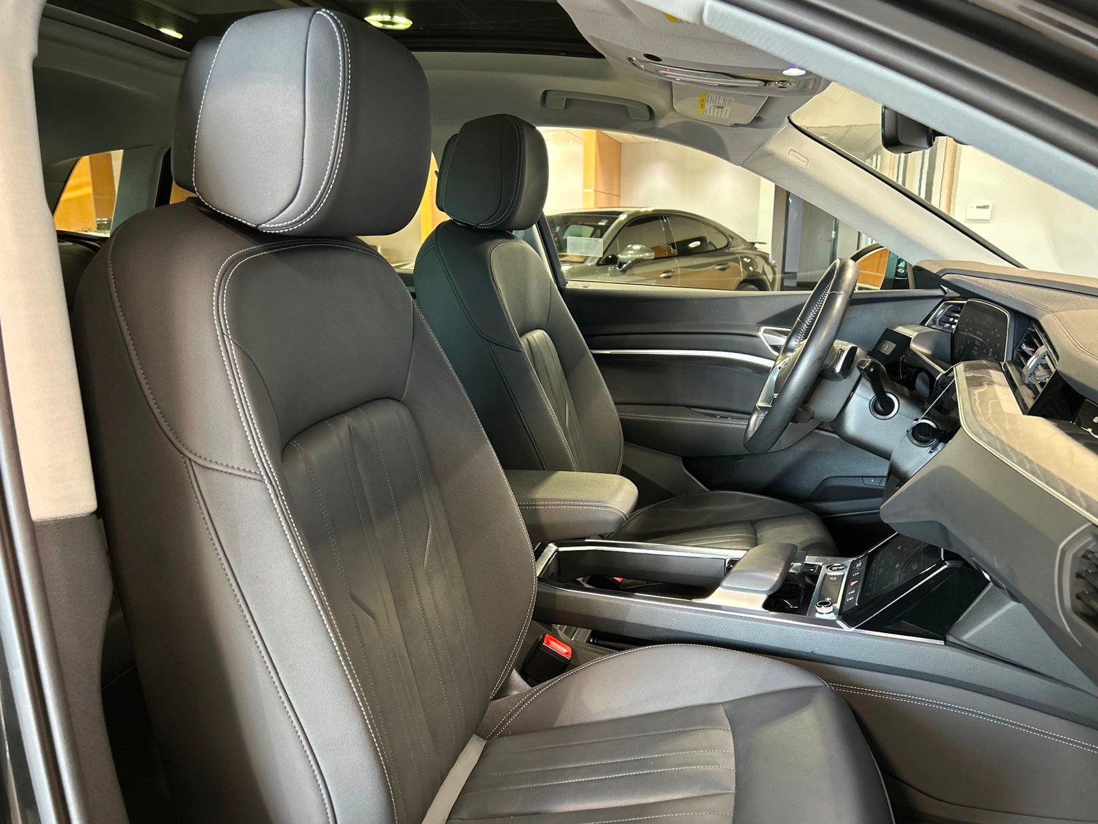 2021 Audi e-tron Premium photo 23