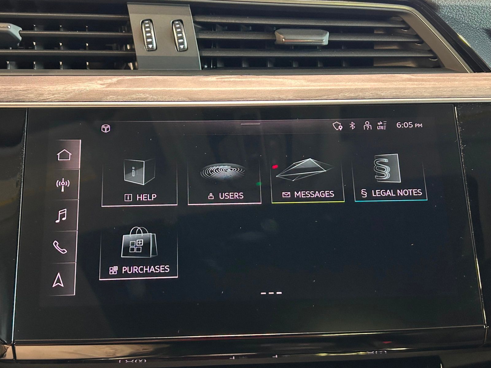 2021 Audi e-tron Premium photo 29