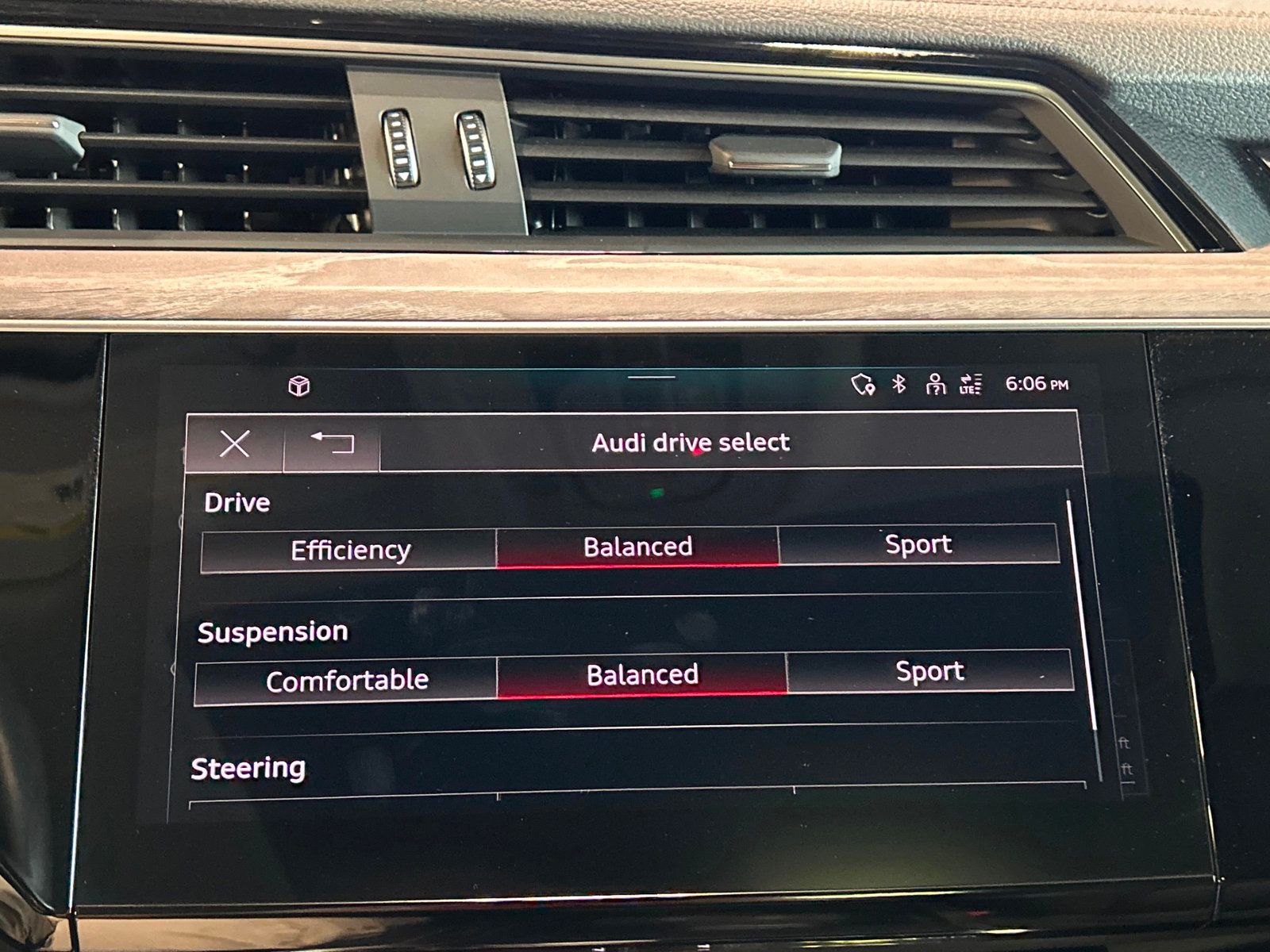 2021 Audi e-tron Premium photo 32