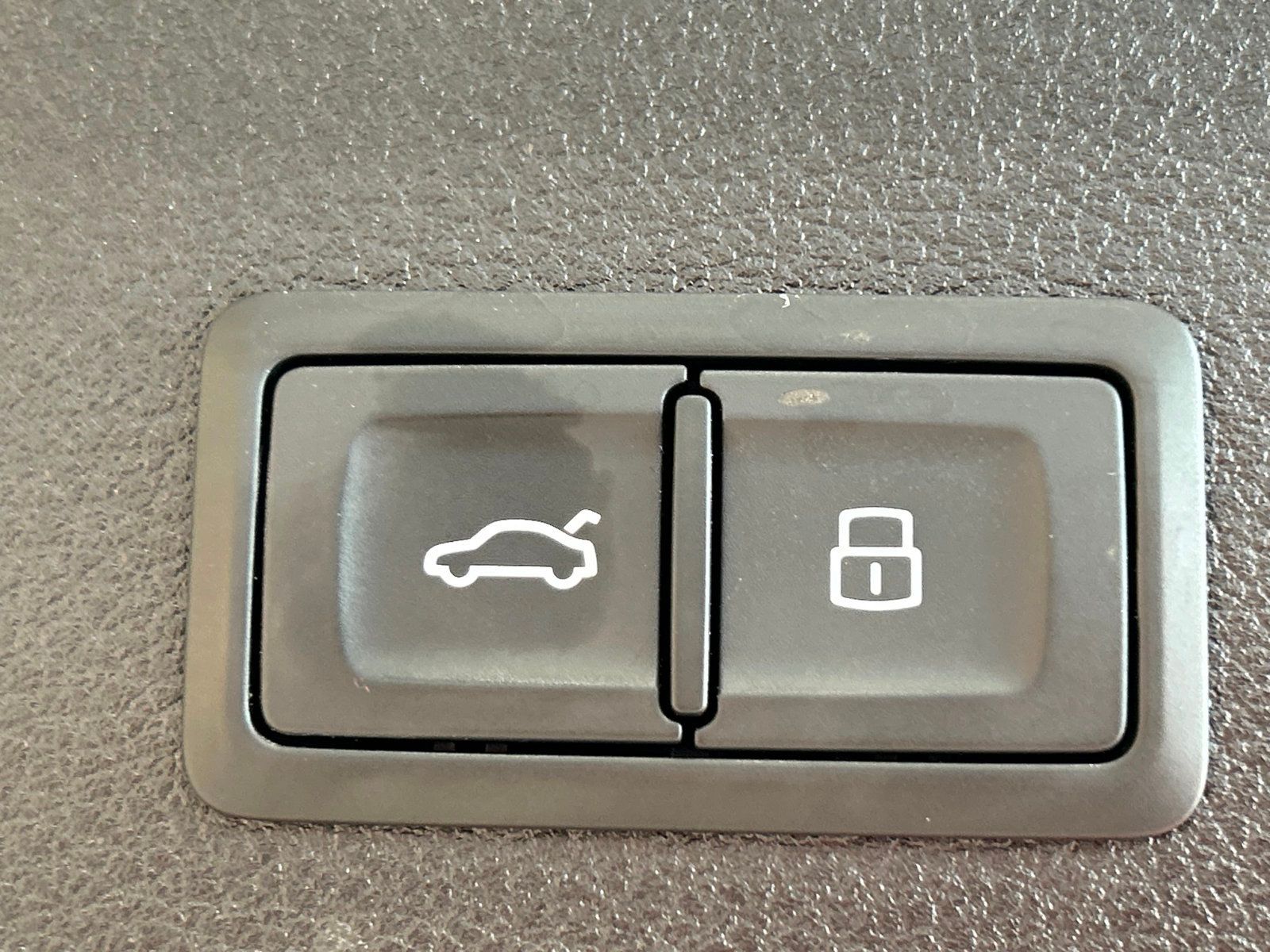2021 Audi e-tron Premium photo 37