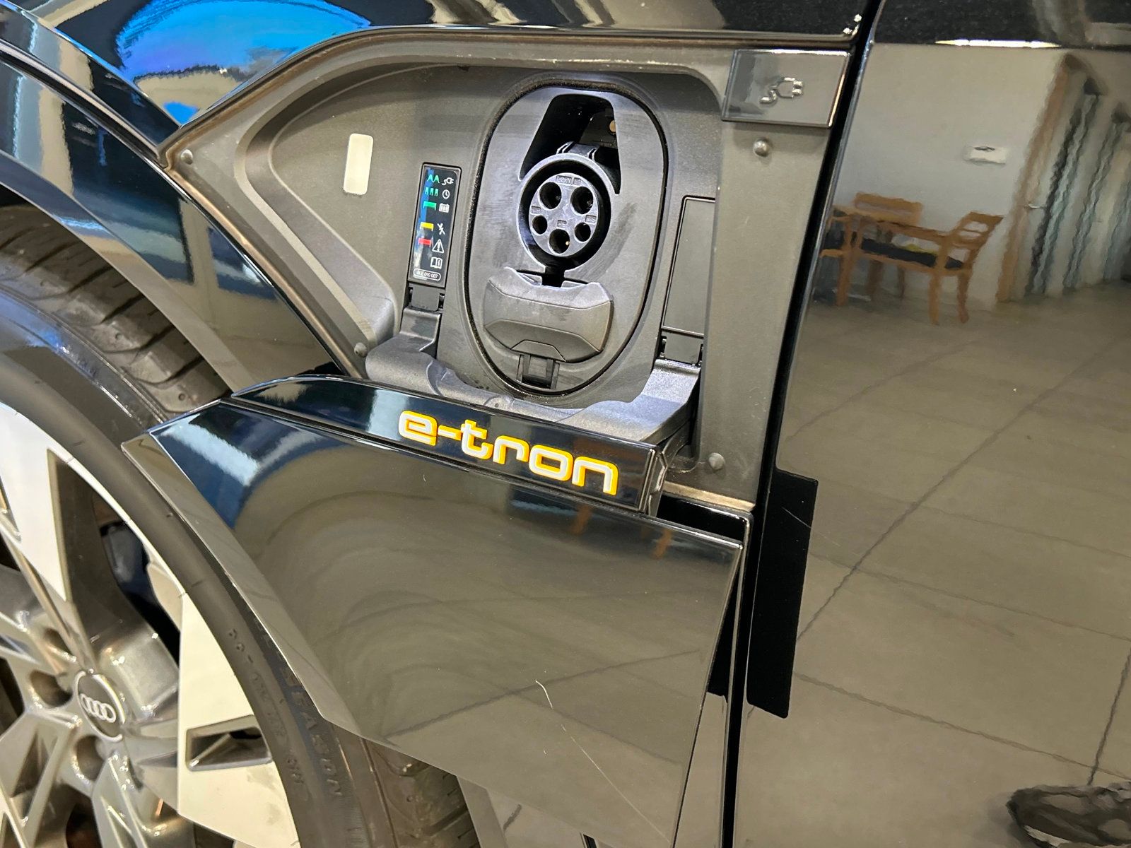 2021 Audi e-tron Premium photo 38
