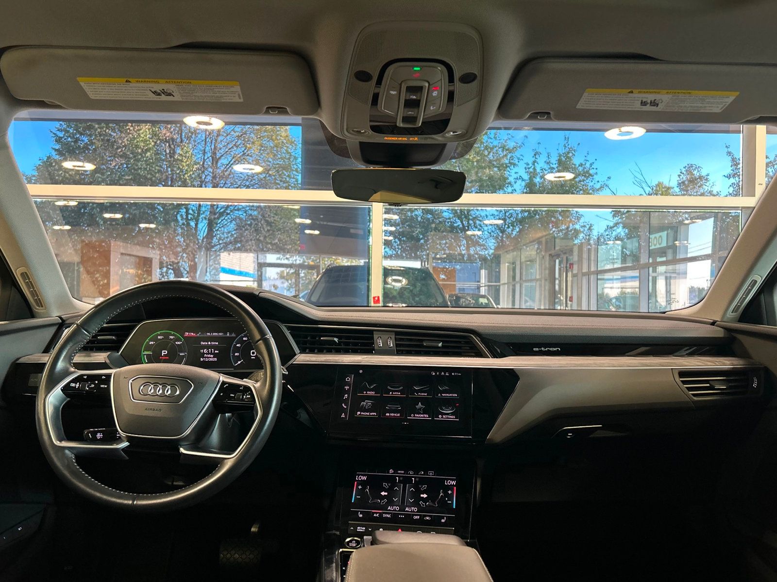 2021 Audi e-tron Premium photo 39