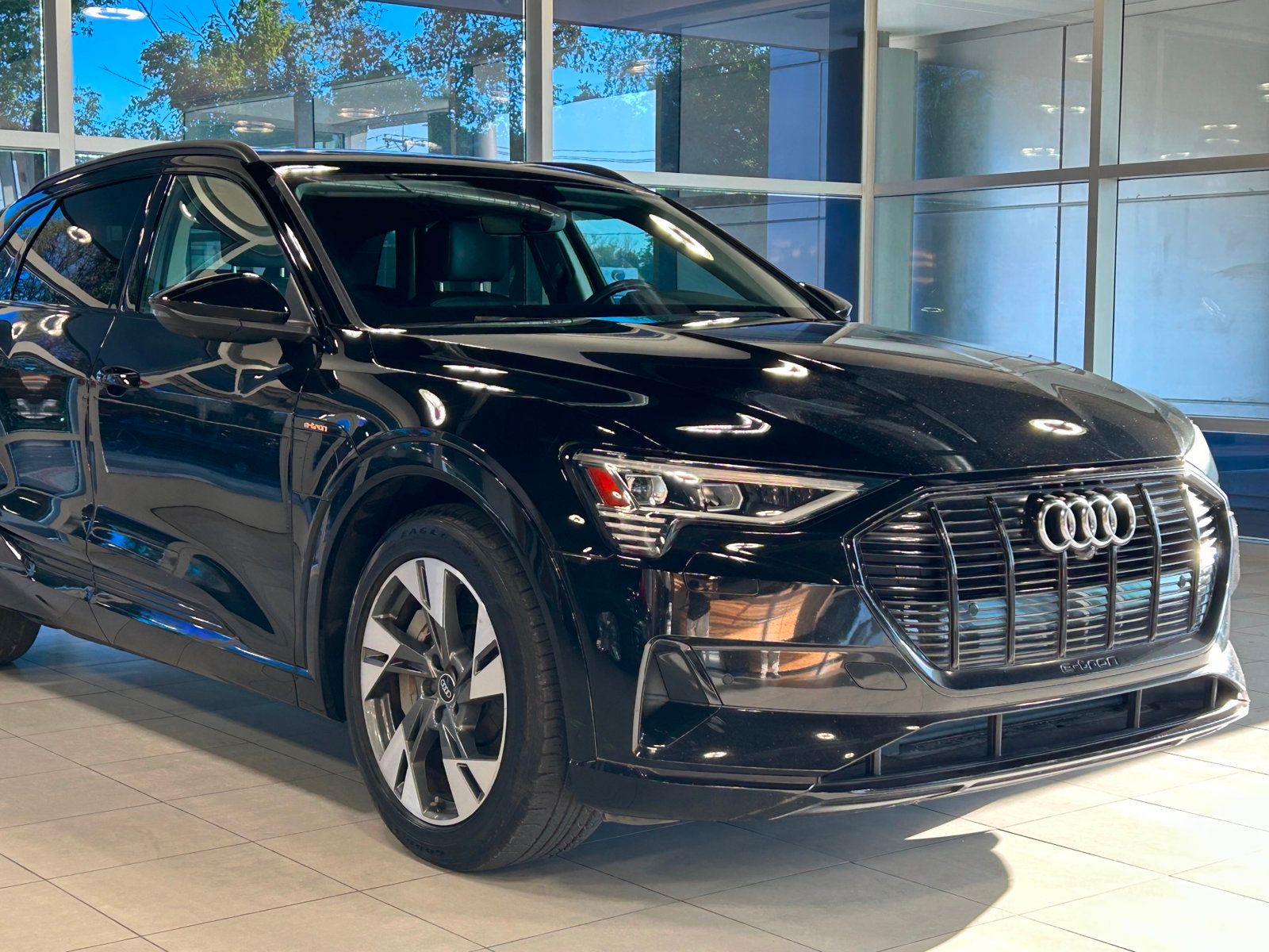 2021 Audi e-tron Premium photo 3
