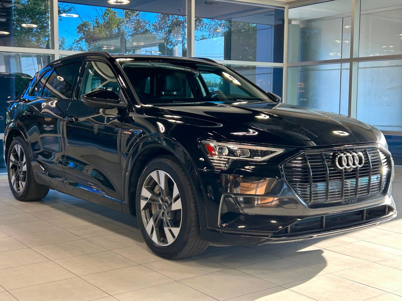 2021 Audi e-tron Premium photo 4