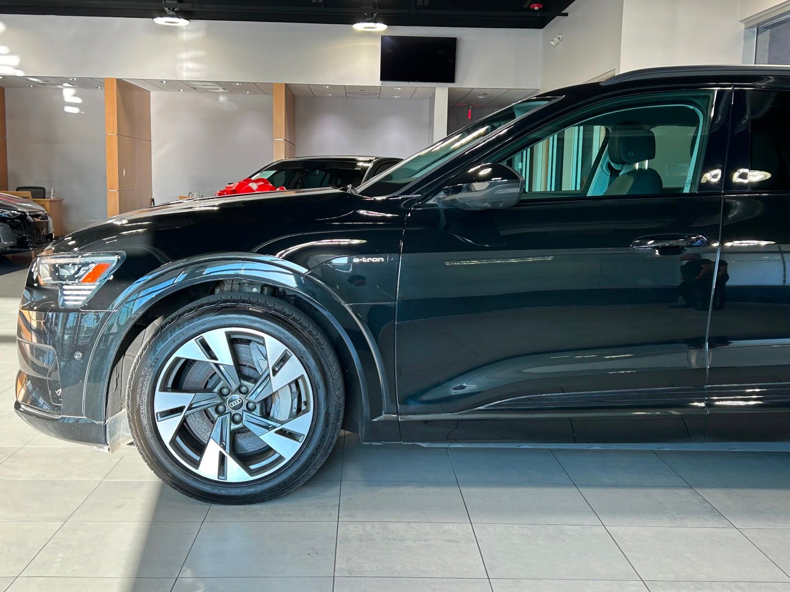 2021 Audi e-tron Premium photo 6