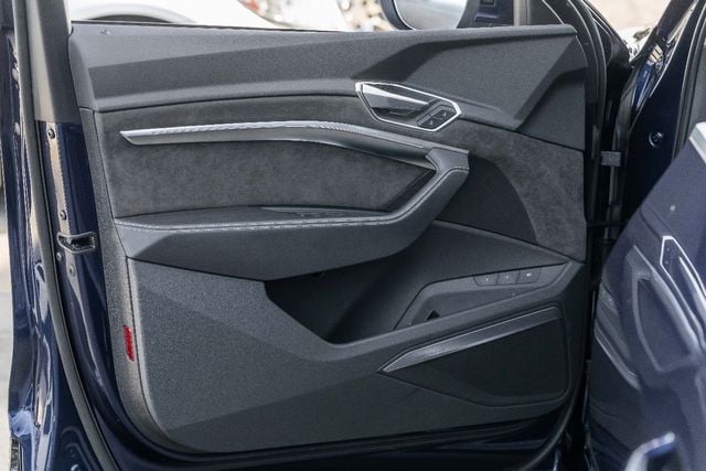 2021 Audi e-tron PRESTIGE, ONE OWNER - 22285733 - 13