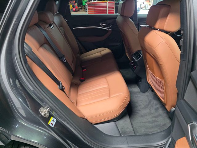 2021 Audi e-tron Sportback Premium quattro - 22985907 - 32