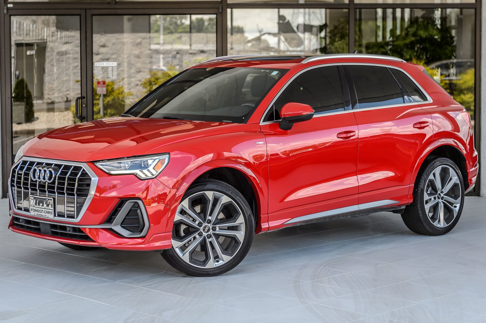2021 Audi Q3 S line Premium Plus photo 2