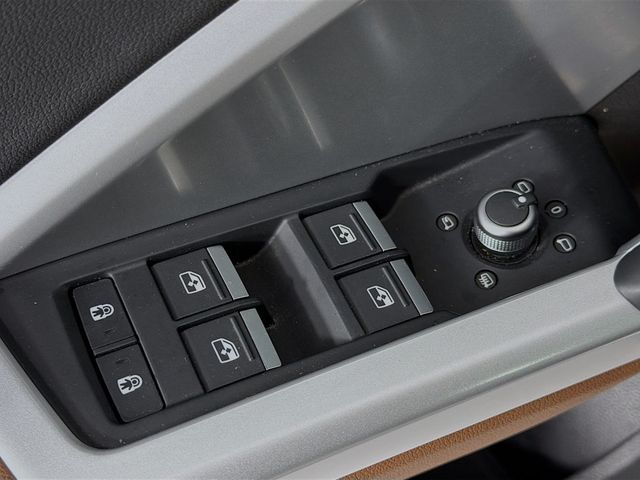 2021 Audi Q3 S line Premium Plus 45 TFSI quattro - 22967602 - 18