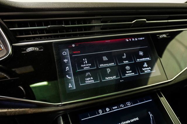 2021 Audi Q8  - 23061132 - 23