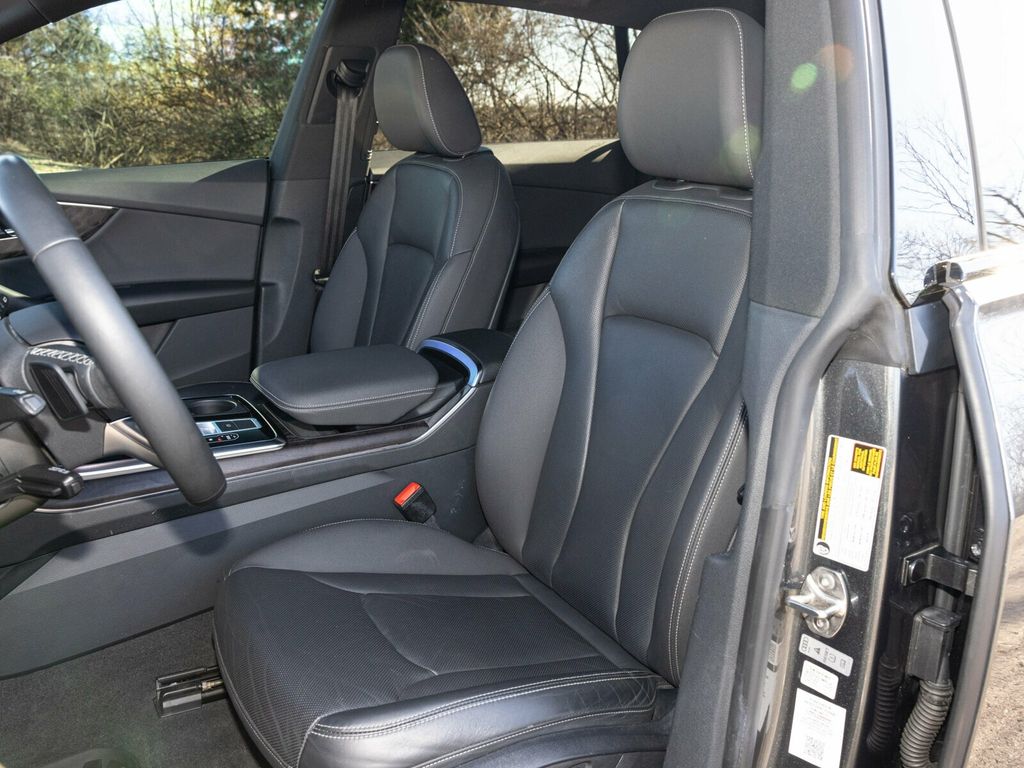 2021 Audi Q8 Premium Plus 55 TFSI, Executive Pack, S-Line+, Towing Pack - 22970712 - 29