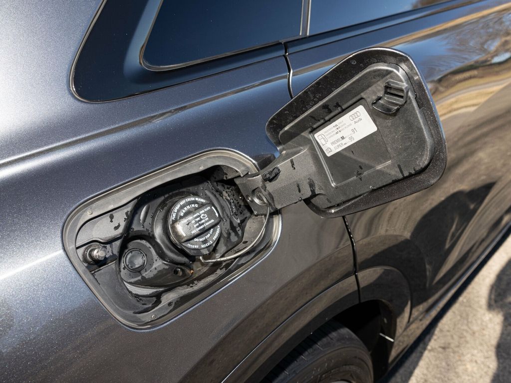 2021 Audi Q8 Premium Plus 55 TFSI, Executive Pack, S-Line+, Towing Pack - 22970712 - 61