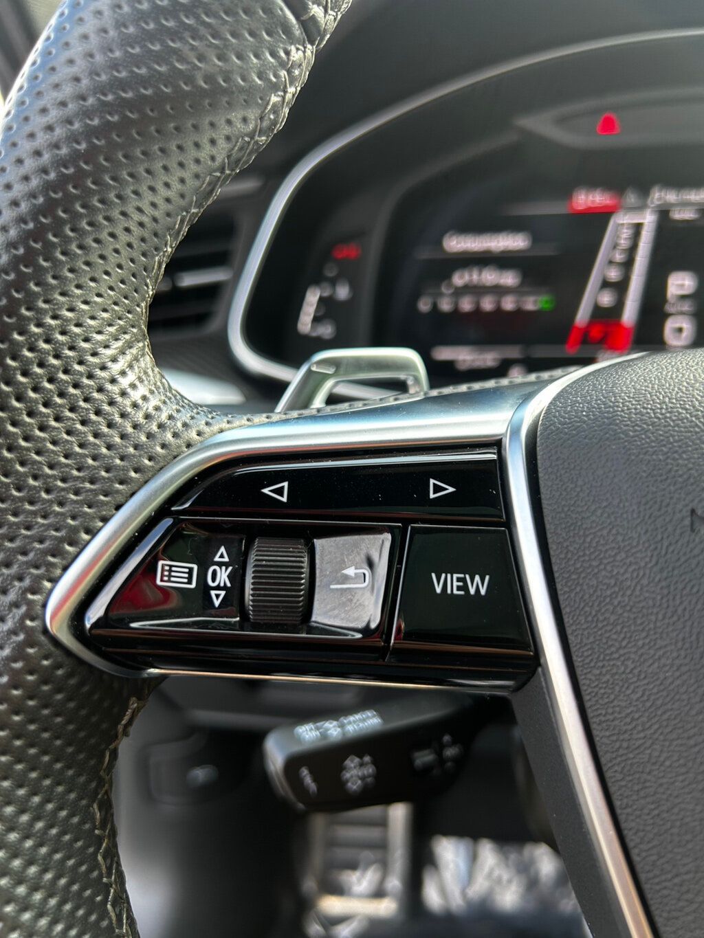 2021 Audi RS 6 Avant MSRP$123720/ExecutivePkg/DriverAssistancePkg/Carbon Fiberpkg/NAV - 22909974 - 25
