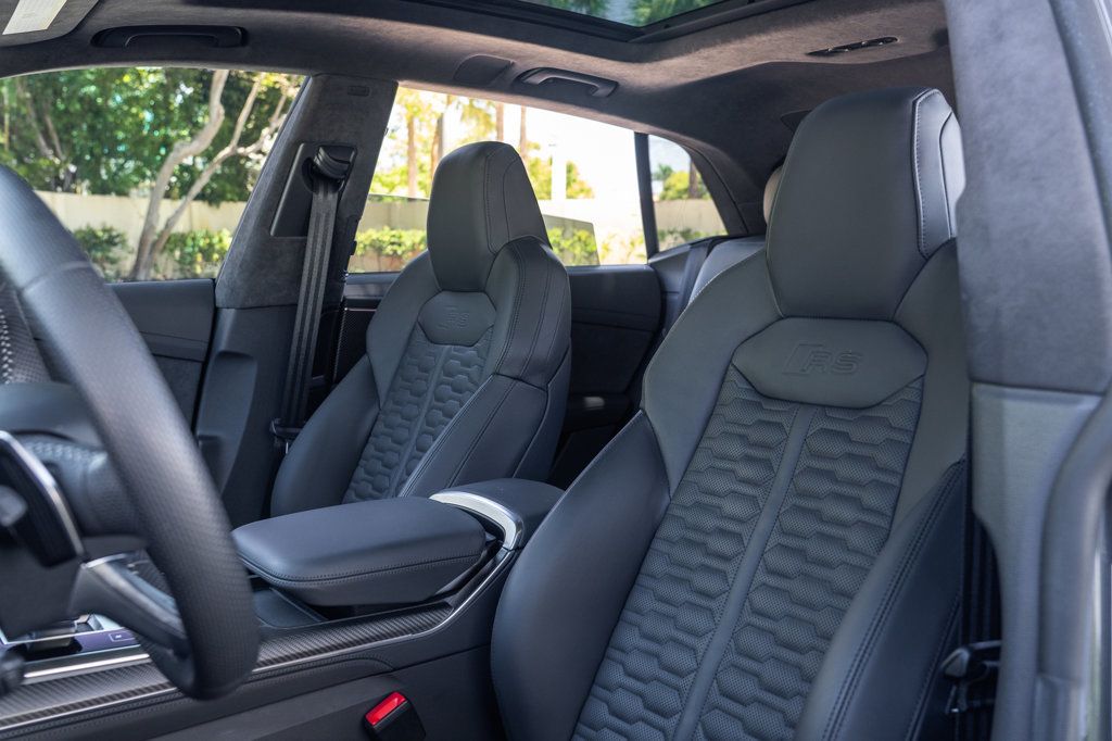 2021 Audi RS Q8 photo 13