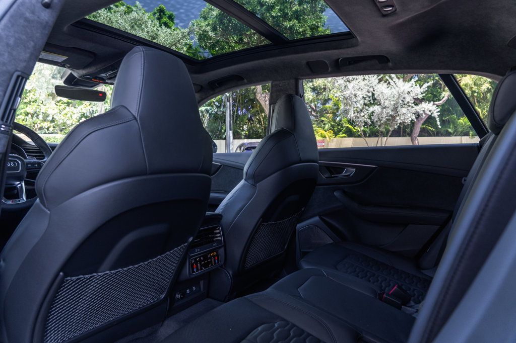 2021 Audi RS Q8 photo 19