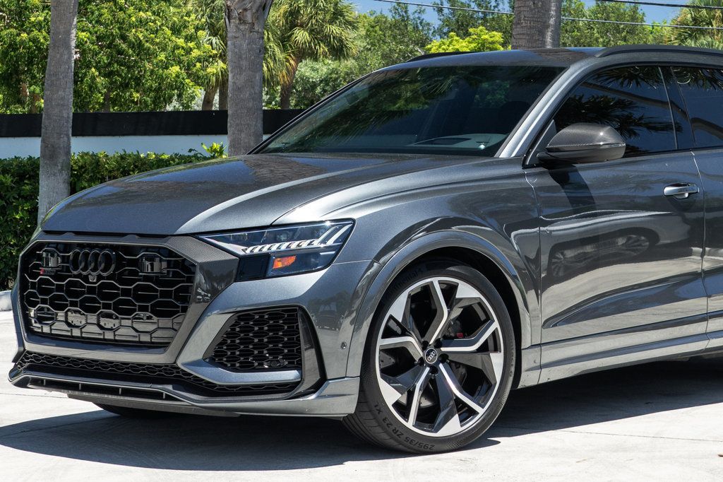 2021 Audi RS Q8 photo 2
