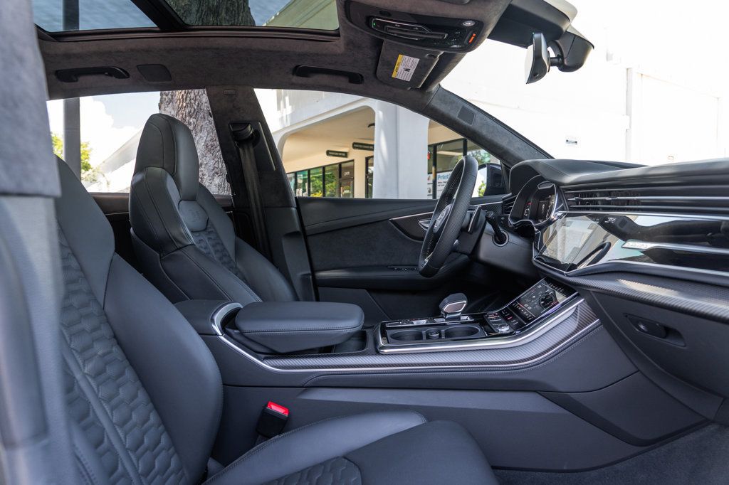 2021 Audi RS Q8 photo 25