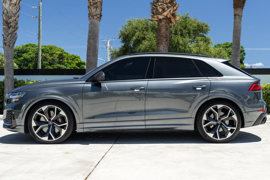 2021 Audi RS Q8 photo 3