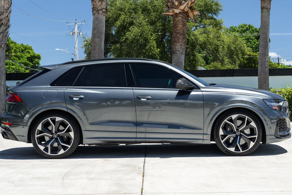 2021 Audi RS Q8 photo 9
