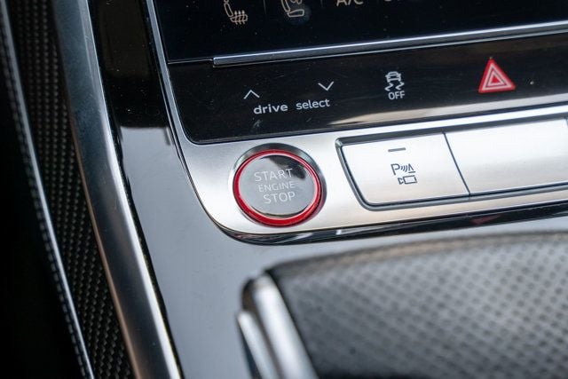 2021 Audi RS Q8 Local Trade/Executive Pkg/Carbon Optic Pkg/Heated&Cooled Seats - 23047119 - 31