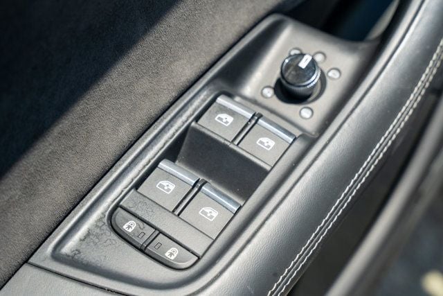 2021 Audi RS Q8 Local Trade/Executive Pkg/Carbon Optic Pkg/Heated&Cooled Seats - 23047119 - 37