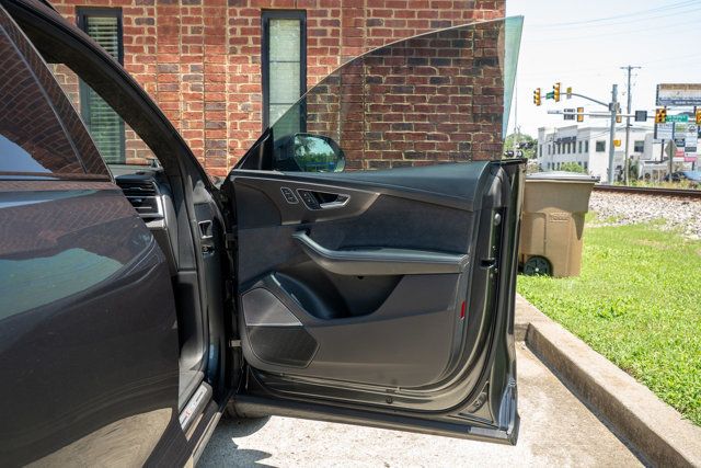 2021 Audi RS Q8 Local Trade/Executive Pkg/Carbon Optic Pkg/Heated&Cooled Seats - 23047119 - 44