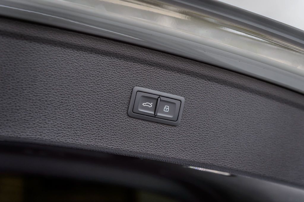 2021 Audi SQ5 SQ5 PREMIUM PLUS - QUANTUM GRAY ON RED - NAV - PANO ROOF-BTOOTH - 22915198 - 11