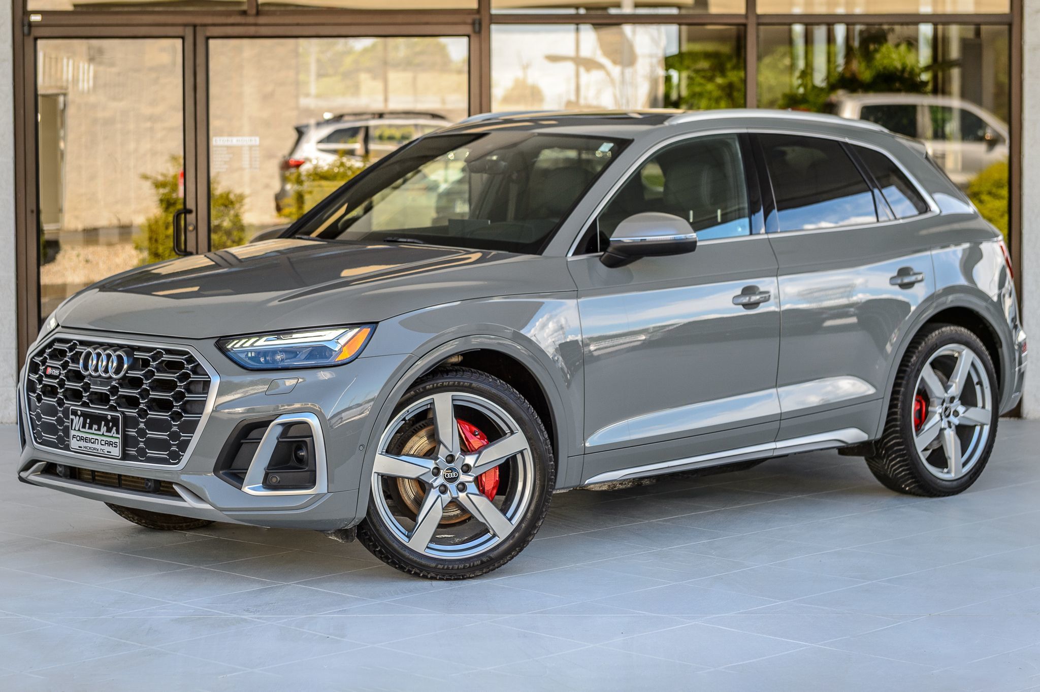 2021 Audi SQ5 Prestige photo 2
