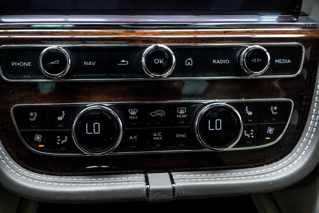 2021 Bentley Bentayga V8 AWD - 23012528 - 24