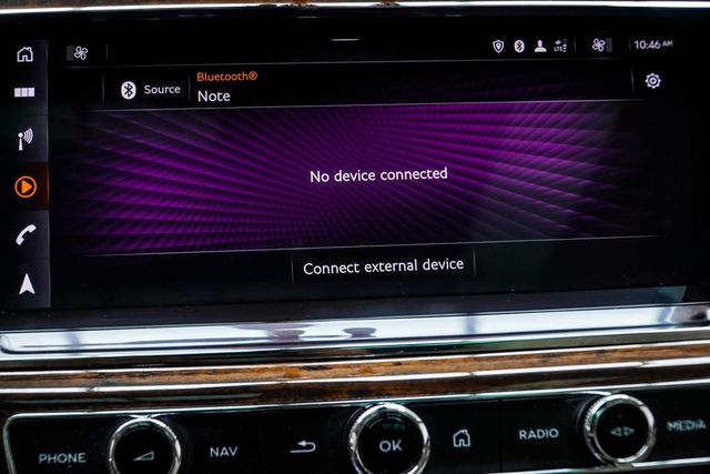 2021 Bentley Bentayga V8 AWD - 23012528 - 26