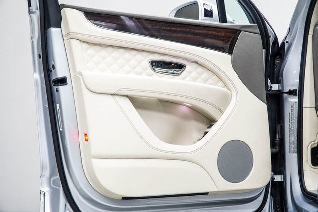 2021 Bentley Bentayga V8 AWD - 23012528 - 43