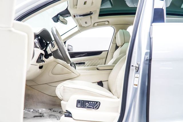 2021 Bentley Bentayga V8 AWD - 23012528 - 48