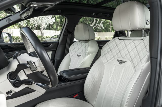 2021 Bentley Bentayga V8 AWD - 23045204 - 12