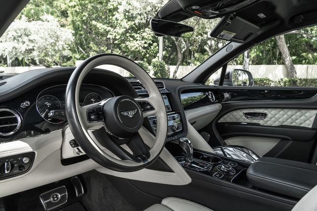 2021 Bentley Bentayga V8 AWD - 23045204 - 14