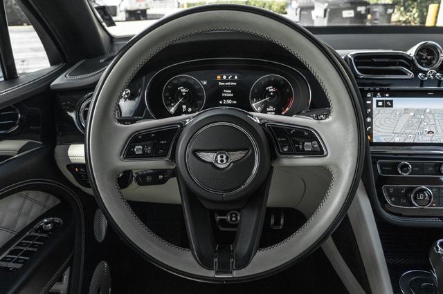 2021 Bentley Bentayga V8 AWD - 23045204 - 15