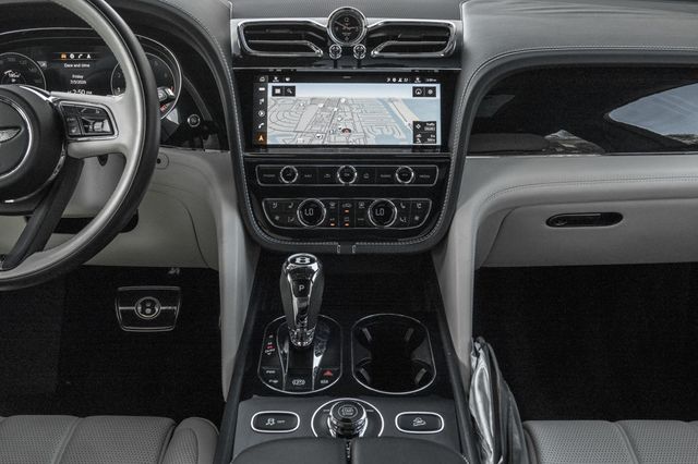 2021 Bentley Bentayga V8 AWD - 23045204 - 17