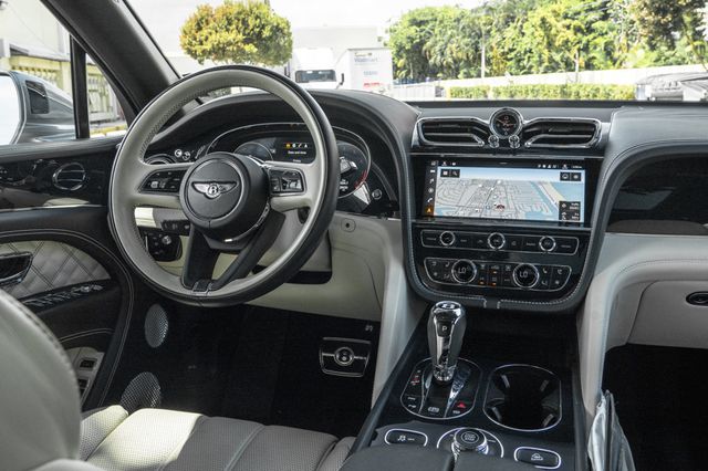 2021 Bentley Bentayga V8 AWD - 23045204 - 18