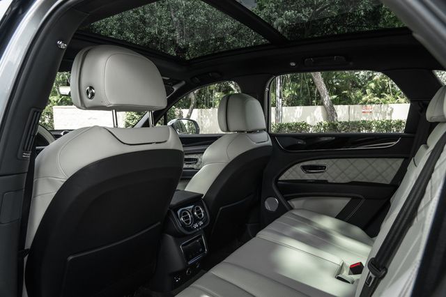2021 Bentley Bentayga V8 AWD - 23045204 - 19