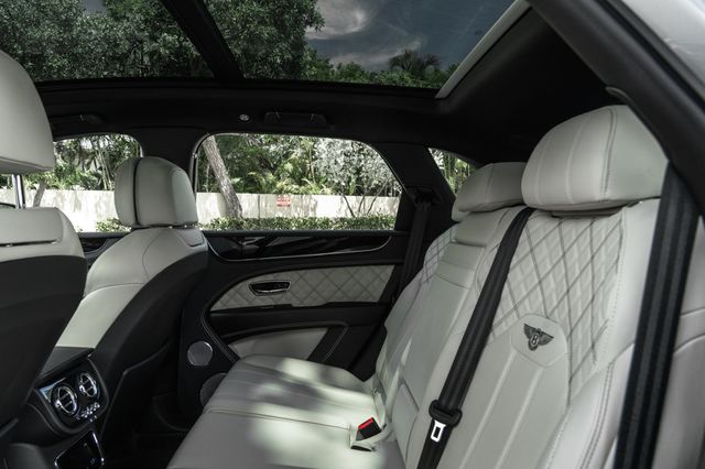 2021 Bentley Bentayga V8 AWD - 23045204 - 20