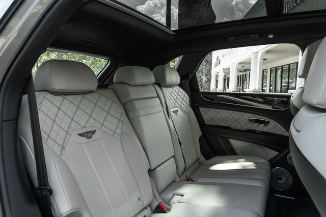 2021 Bentley Bentayga V8 AWD - 23045204 - 22