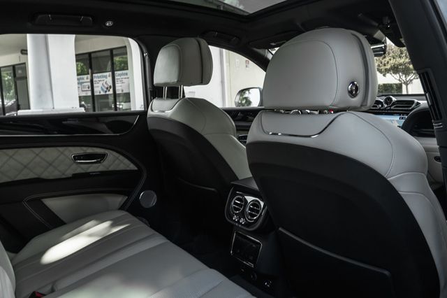 2021 Bentley Bentayga V8 AWD - 23045204 - 24