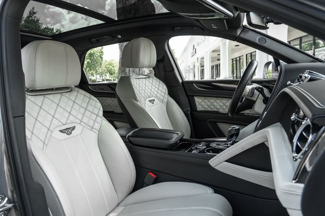 2021 Bentley Bentayga V8 AWD - 23045204 - 25