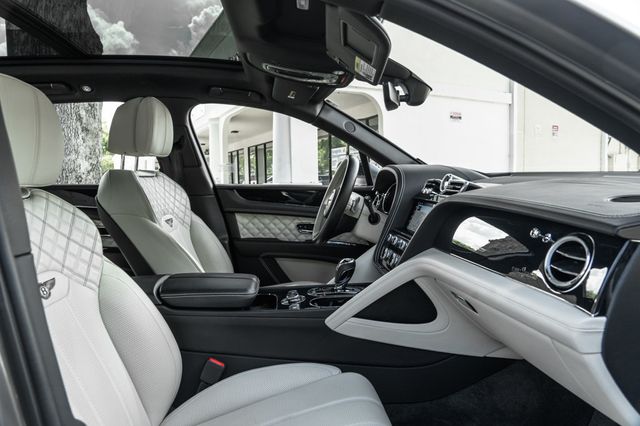 2021 Bentley Bentayga V8 AWD - 23045204 - 26