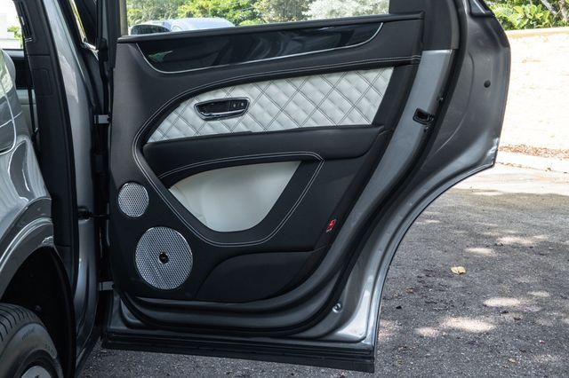 2021 Bentley Bentayga V8 AWD - 23045204 - 29