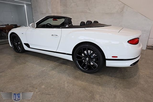 2021 Bentley Continental GTC Mulliner V8 Convertible - 23032853 - 40