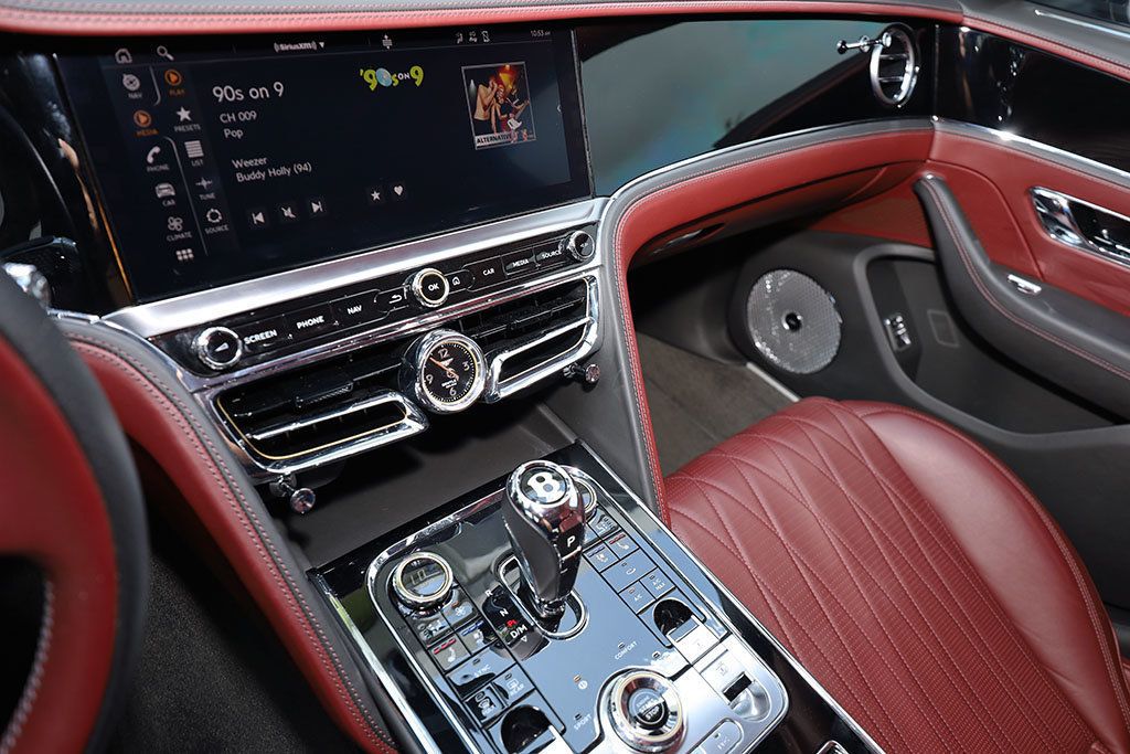 2021 Bentley Flying Spur V8 Mulliner Sedan - 21197335 - 32